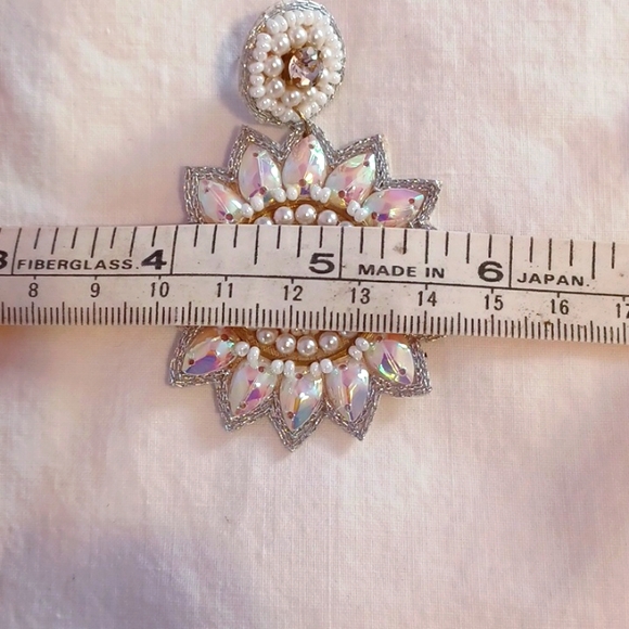 Handcrafted Seed Beeded Floral Design Earrings - Picture 3 of 4